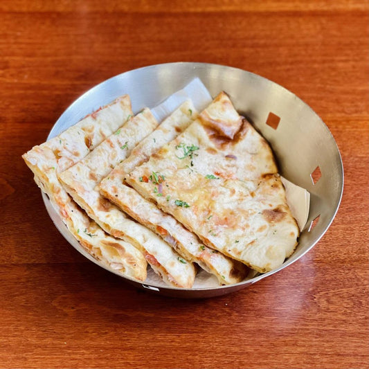 CHICKEN TIKKA CHEESE NAAN